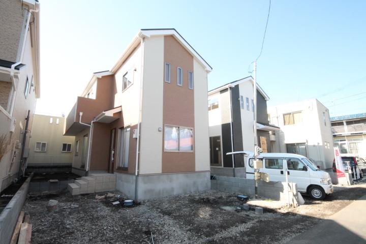 Local appearance photo. Local (11 May 2013) Shooting