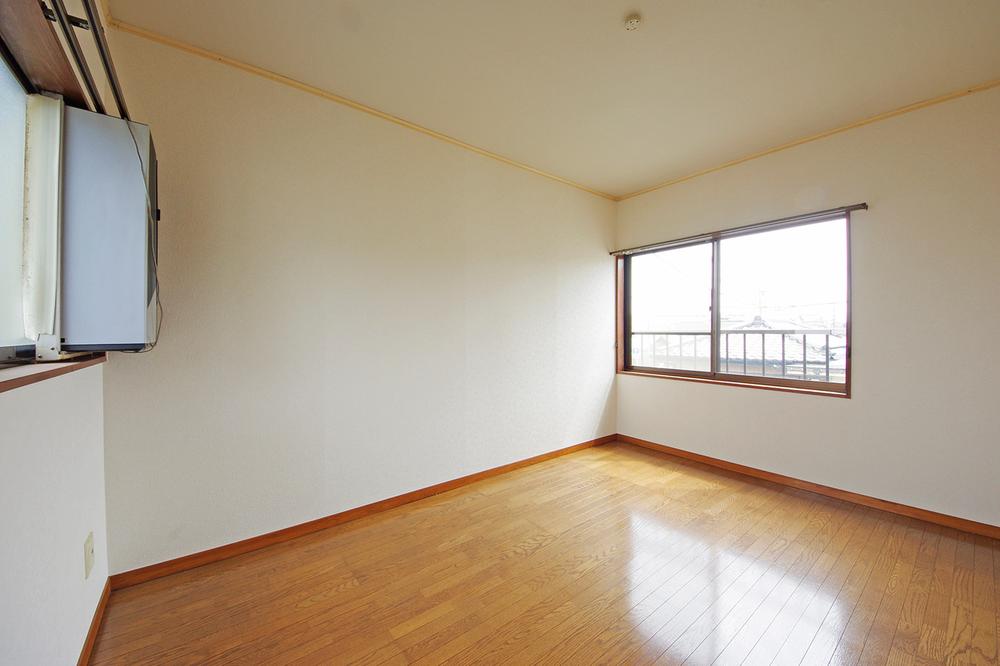 Non-living room. 2 Kaiyoshitsu 6 tatami