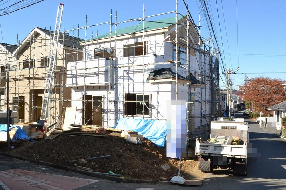 Local photos, including front road. Local (11 May 2013) Shooting