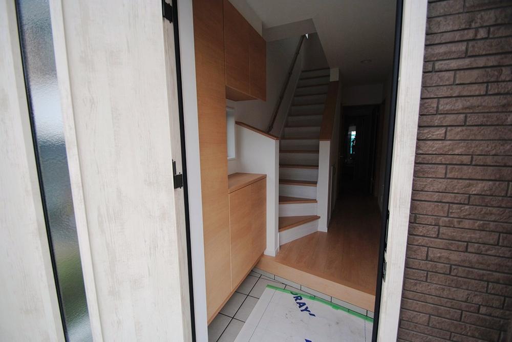 Entrance. Local (12 May 2013) Shooting