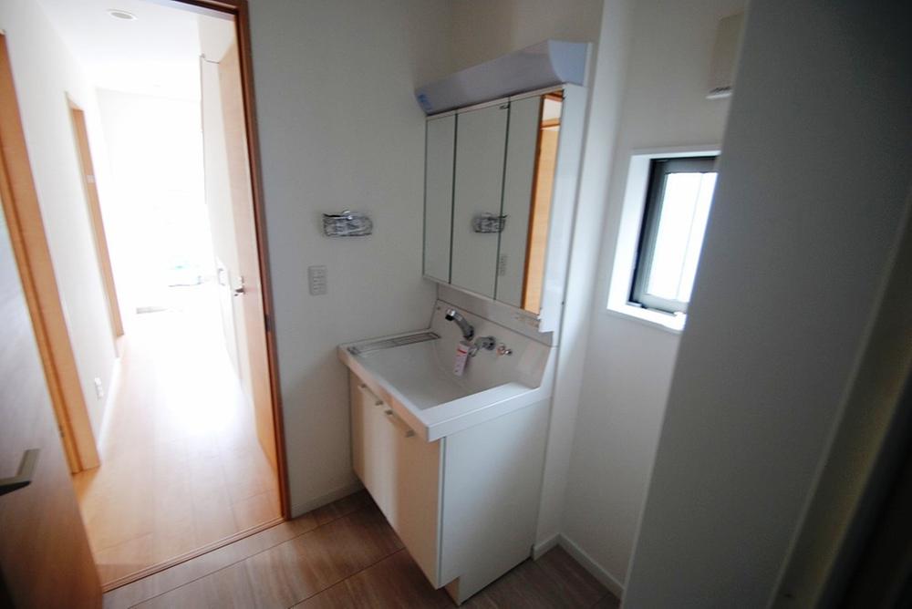 Wash basin, toilet. Local (12 May 2013) Shooting