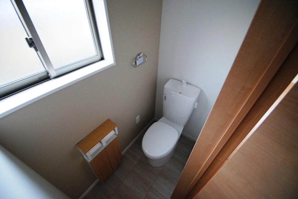 Toilet. Indoor (12 May 2013) Shooting