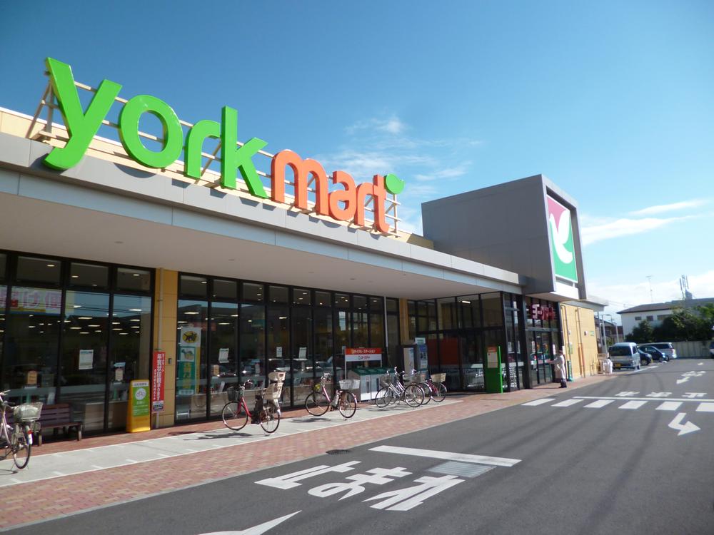 Supermarket. York Mart Iruma Ogimachi 670m to shop