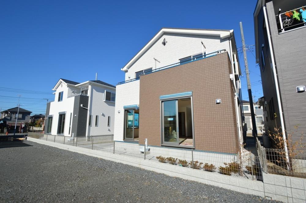 Local appearance photo. Local (11 May 2013) Shooting