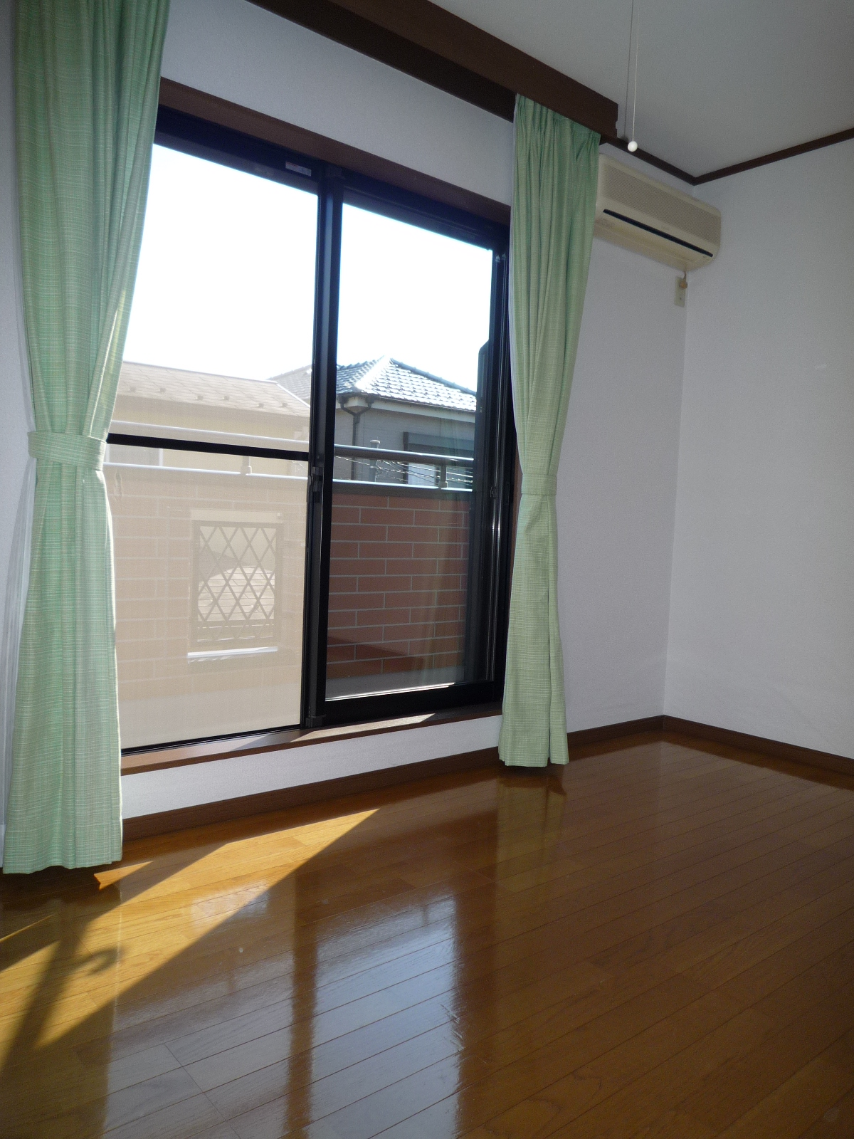 Living and room. The second floor Western-style part the middle of the room. 