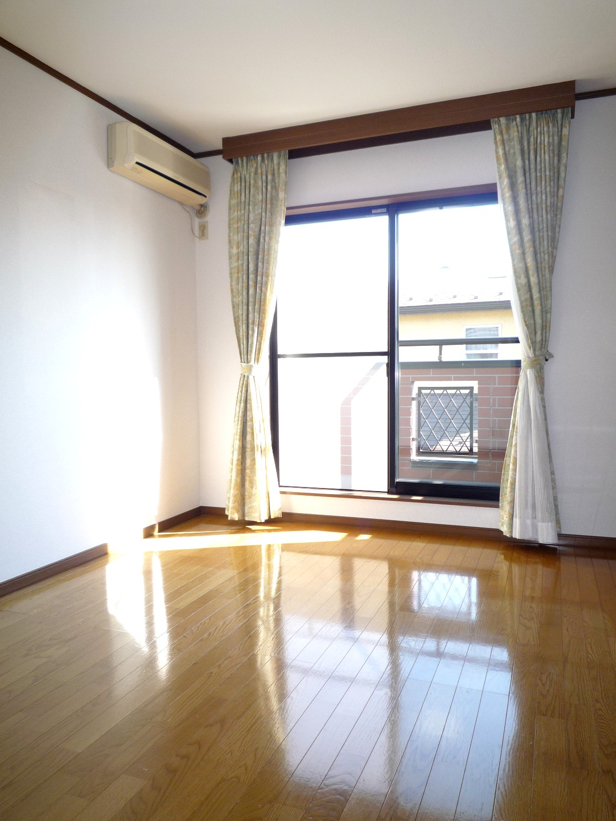 Living and room. 2 Kaiyoshitsu 6 Pledge