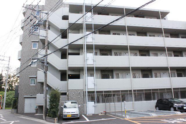 Local appearance photo. Local (11 May 2013) Shooting