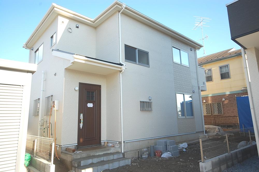 Local appearance photo. Local (12 May 2013) Shooting