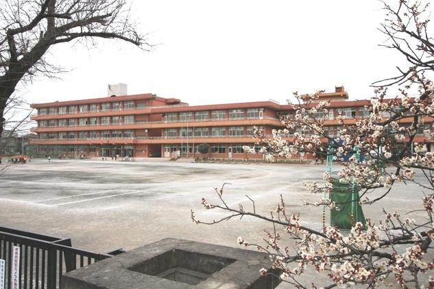 Primary school. 860m to Fujisawa Higashi Elementary School