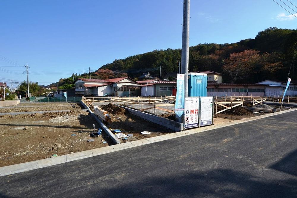 Local photos, including front road. Local (11 May 2013) Shooting