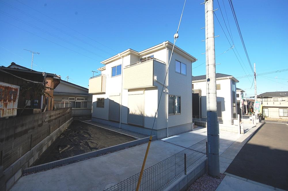 Local appearance photo. Local (12 May 2013) Shooting