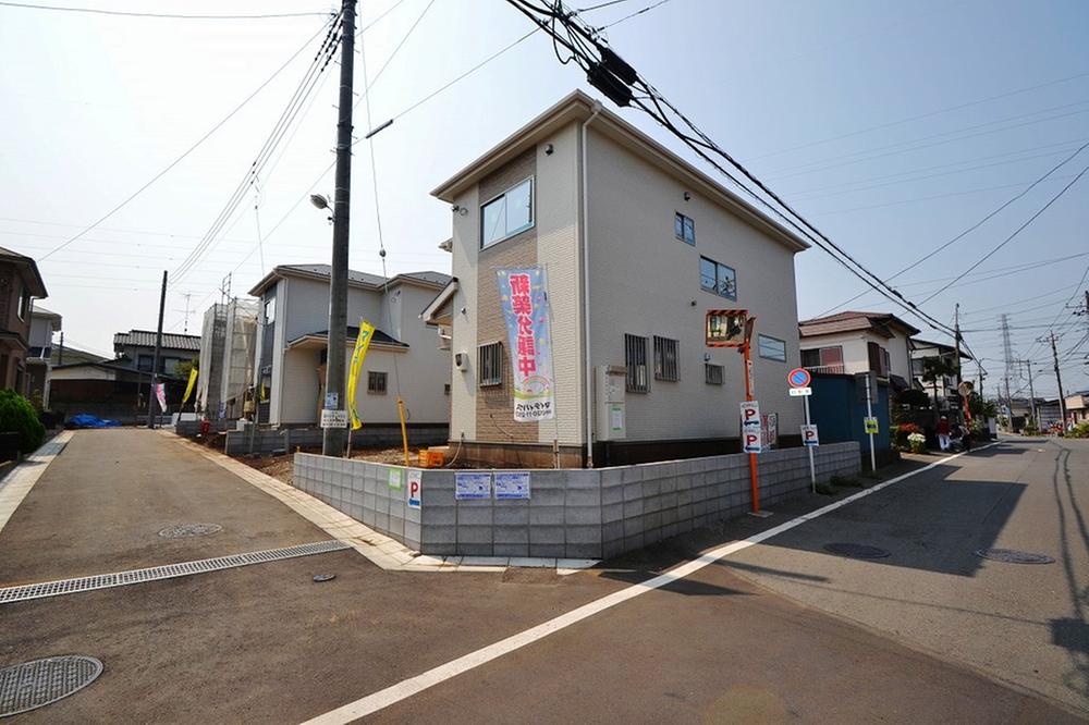 Local photos, including front road. Local (August 2013) Shooting