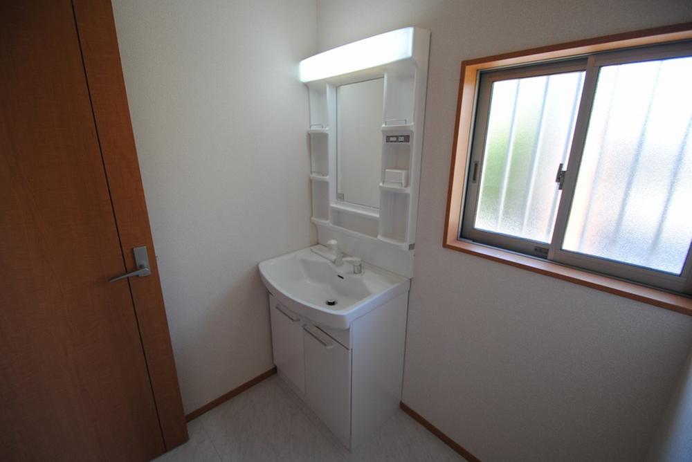 Wash basin, toilet. Indoor (September 2013) Shooting