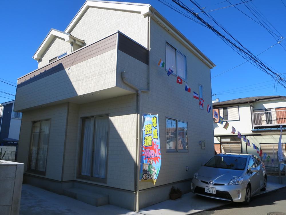 Local appearance photo. This price in the building was calm spacious 4LDK living environment! Recommend site (December 2013) Shooting