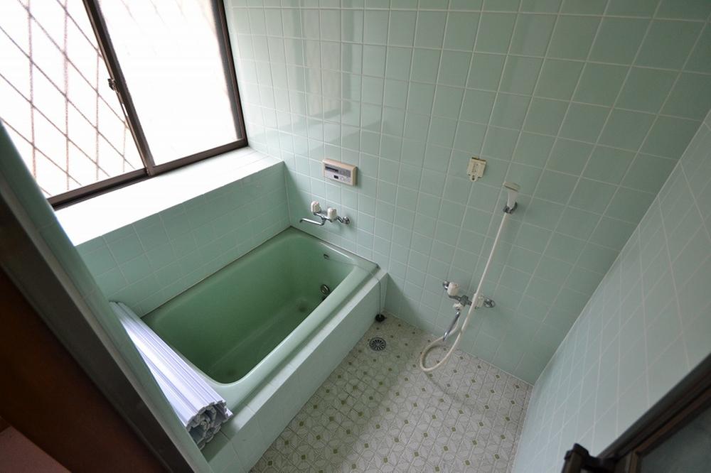 Bathroom. Indoor (March 2013) Shooting