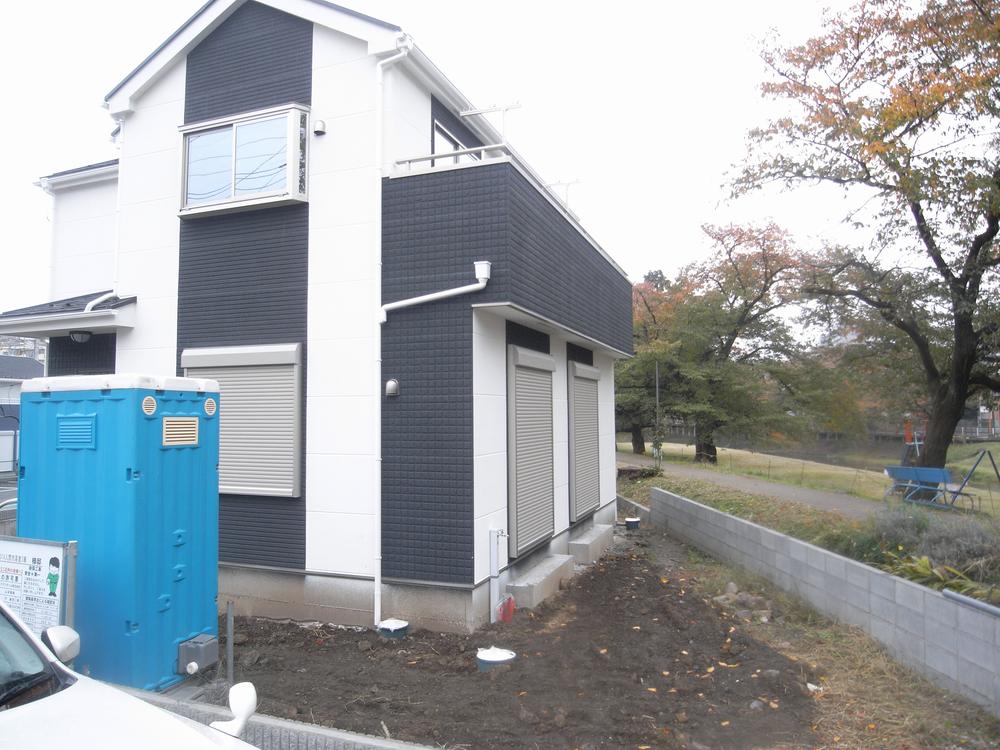 Local photos, including front road. Local (11 May 2013) Shooting