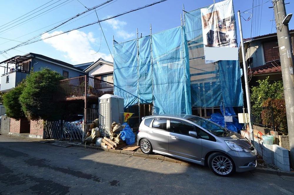 Local photos, including front road. Local (11 May 2013) Shooting