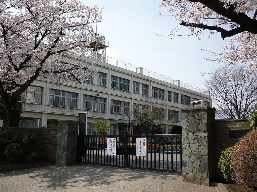 Primary school. Kurosu until elementary school 1600m