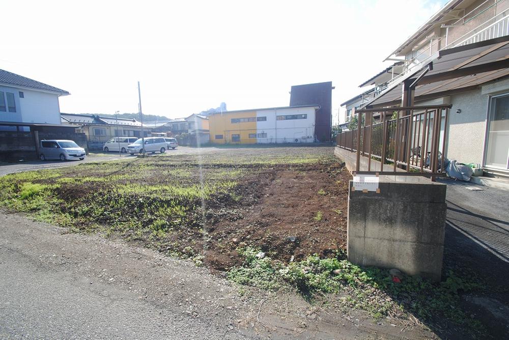 Local photos, including front road. Local (10 May 2013) Shooting