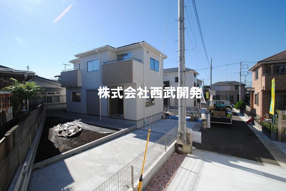 Local photos, including front road. 3 Building site (September 2013) Shooting