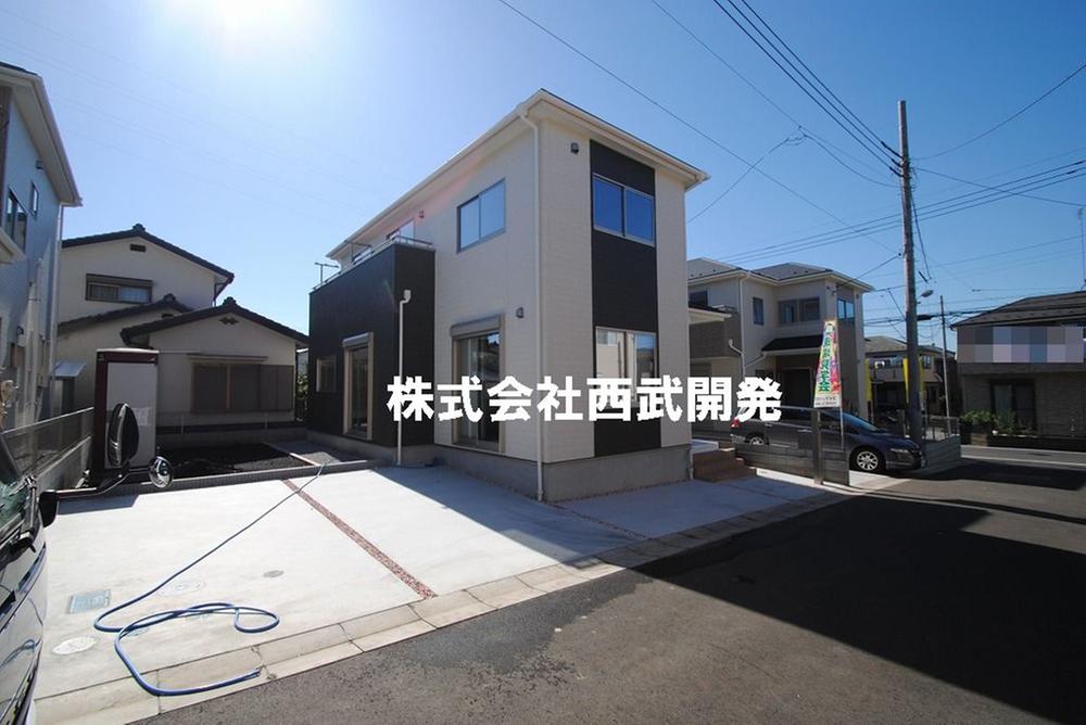 Local photos, including front road. 2 Building site (September 2013) Shooting