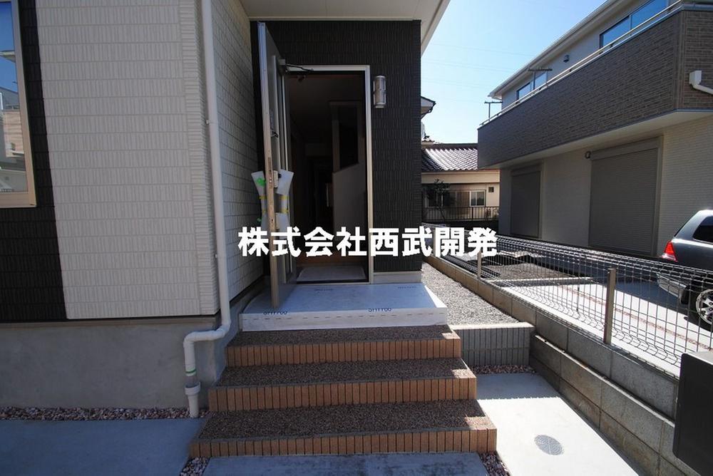 Entrance. 2 Building site (September 2013) Shooting