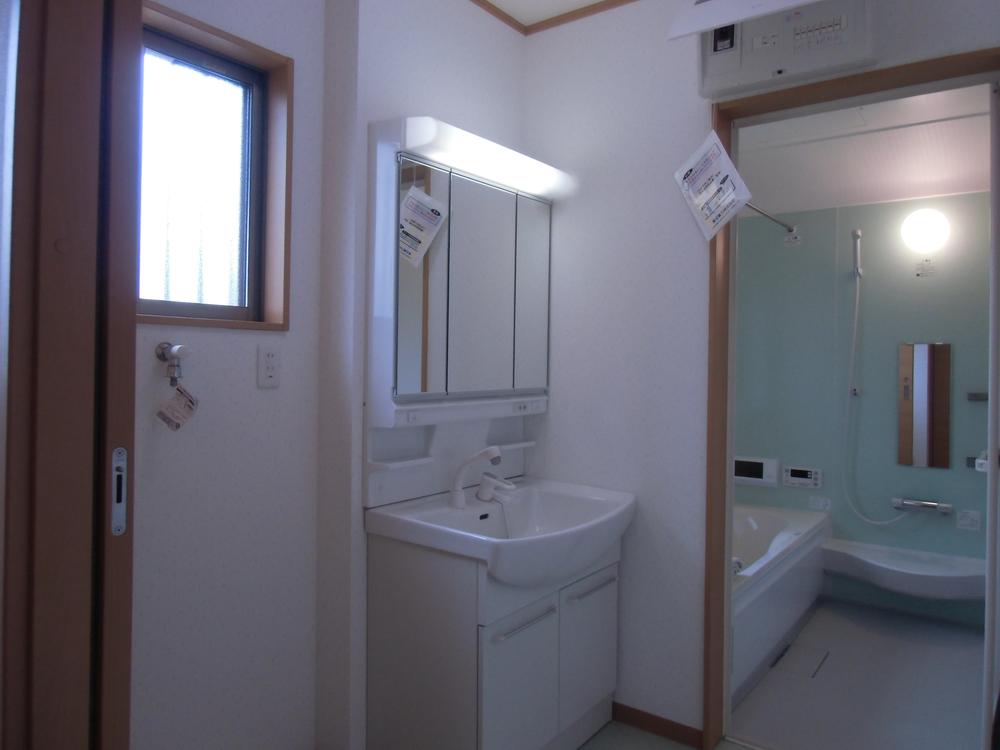 Wash basin, toilet. Indoor (March 2013) Shooting