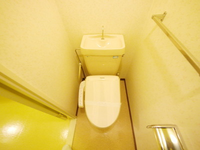 Toilet. Same property, Is an image by another, Room room photo