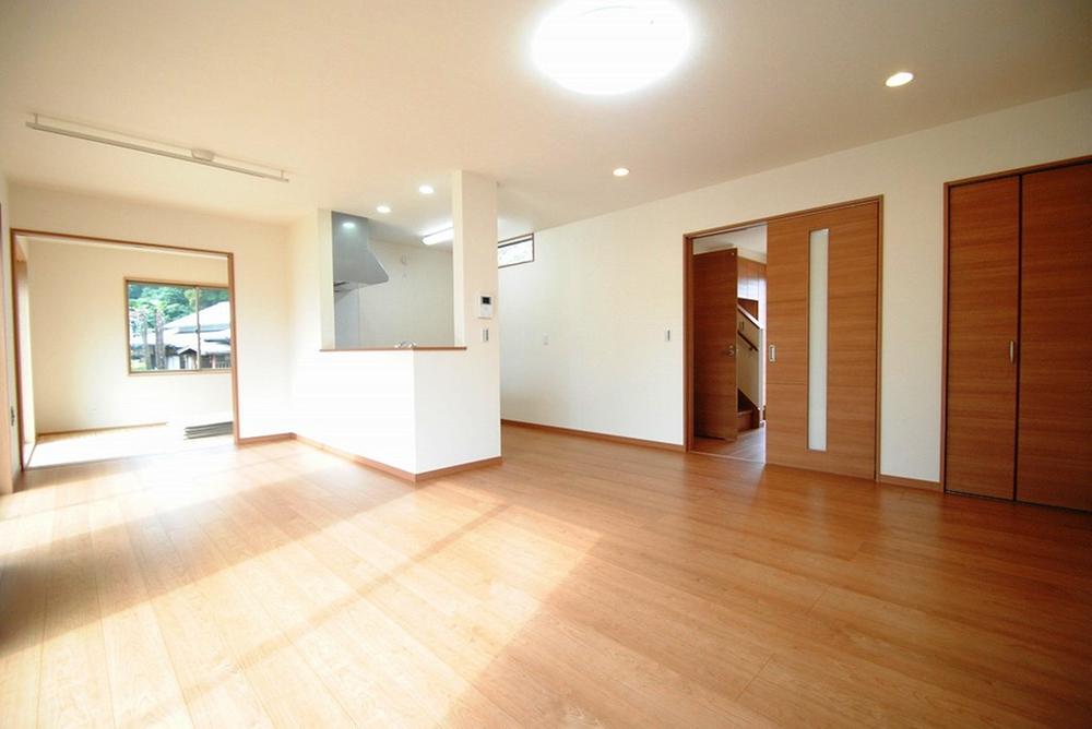 Same specifications photos (living)