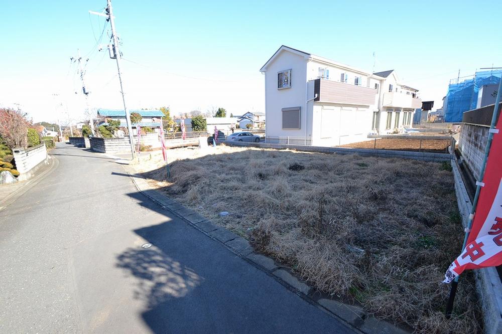 Local photos, including front road. Local (12 May 2013) Shooting