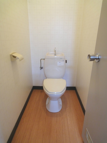 Toilet. Same floor plan by Room No. It is a photograph