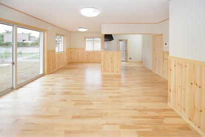 Same specifications photos (living). Of natural wood to build a local 42-year carpenter craftsman house. One by one cut the tree, Natural wood floorboards and doors that were polished with a file Kezuri in Canna, I use to like shoebox. City house smell of adhesive. "Wood scent of, It is handmade of the house feel the warmth in the skin. "