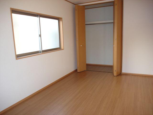 Non-living room. Local (24 December) shooting