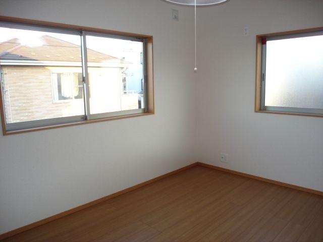 Non-living room. Local (24 December) shooting