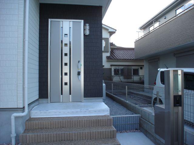 Entrance. Local (24 December) shooting