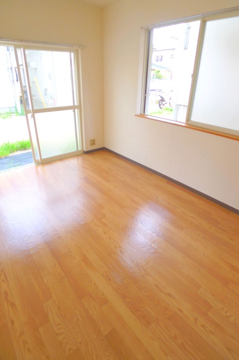 Living and room. Popular Terrace House