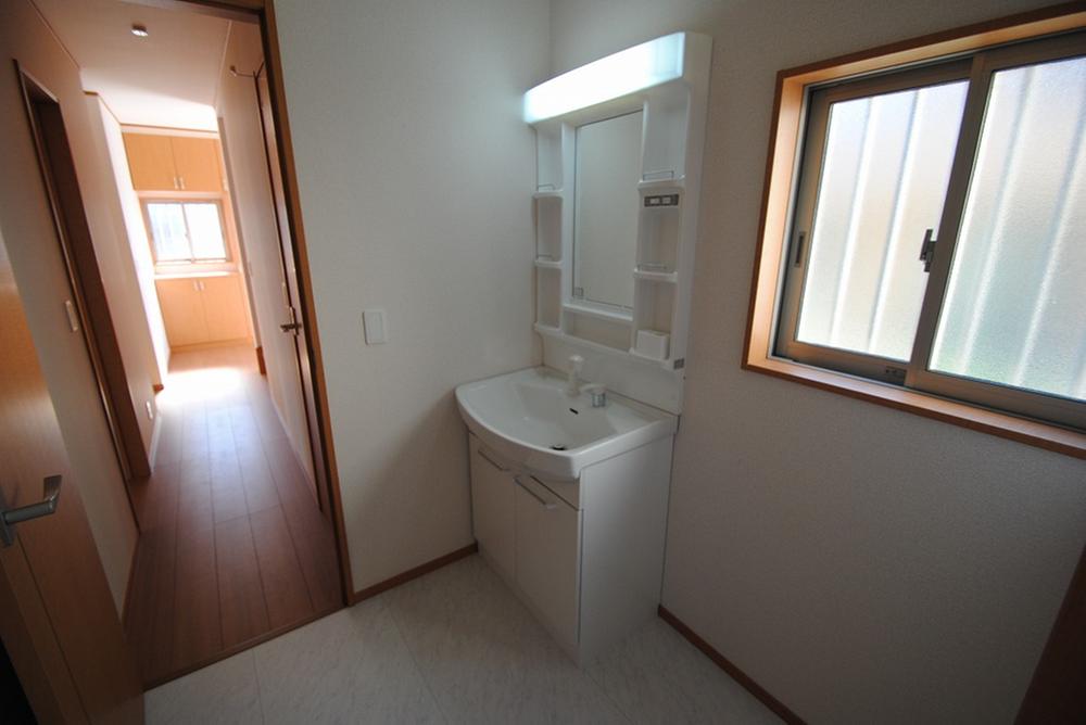 Wash basin, toilet. Indoor (September 2013) Shooting