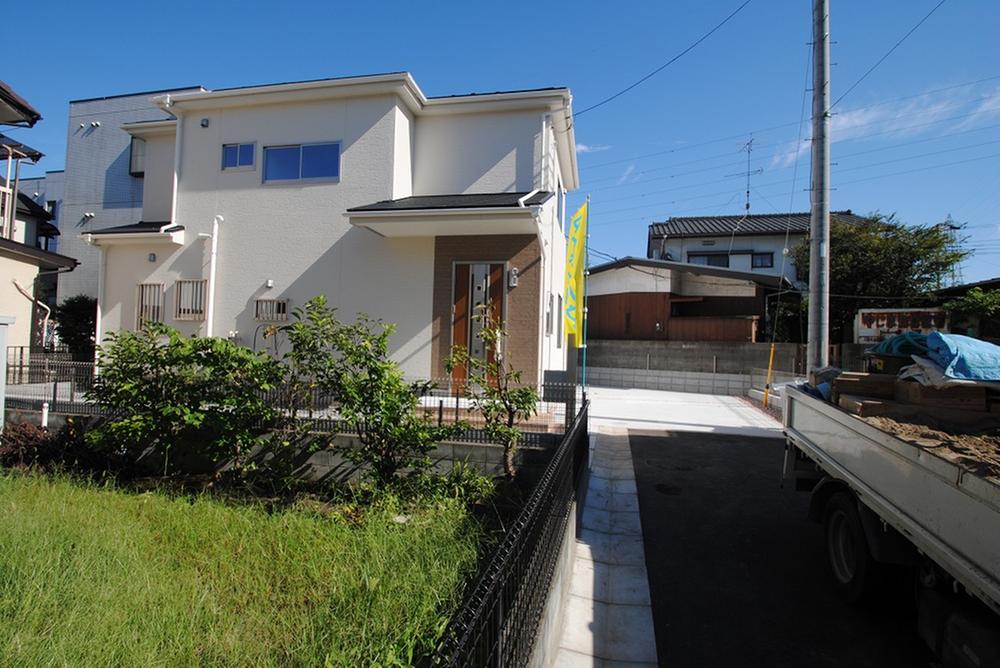 Local photos, including front road. Local (September 2013) Shooting