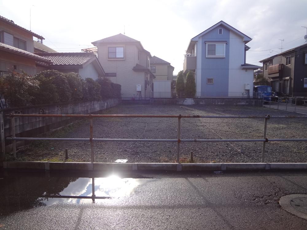 Local photos, including front road. Local (12 May 2013) Shooting