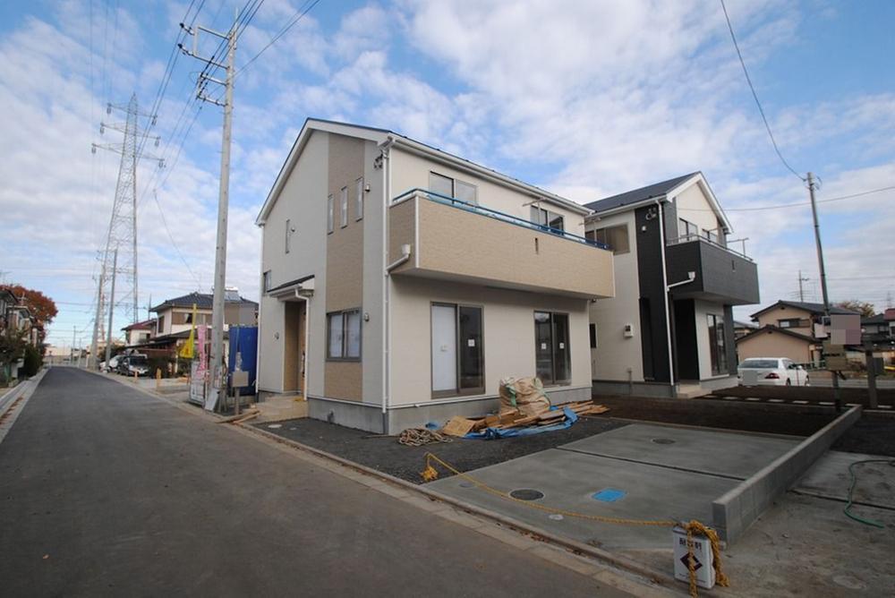 Local photos, including front road. 1 Building site (December 2013) Shooting