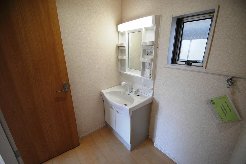 Wash basin, toilet. 2 Building site (December 2013) Shooting