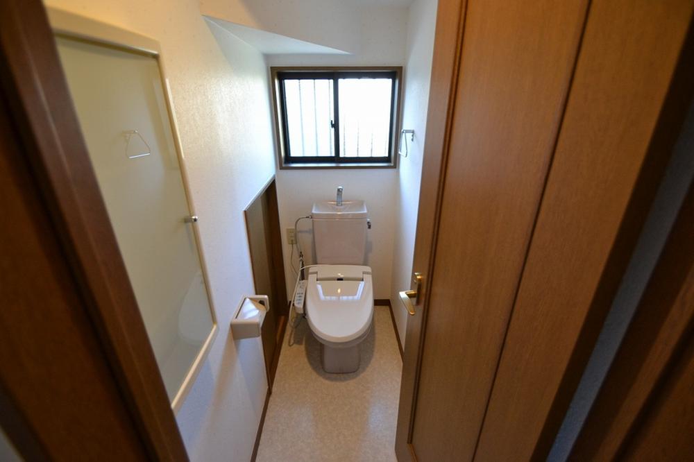Toilet. Indoor (10 May 2013) Shooting