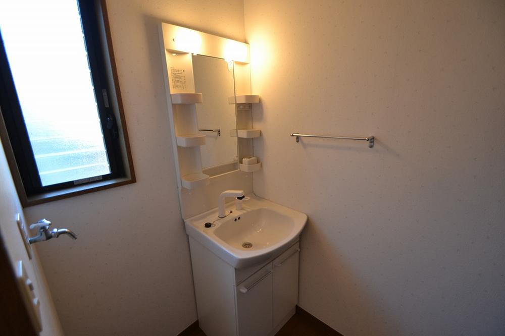 Wash basin, toilet. Indoor (10 May 2013) Shooting