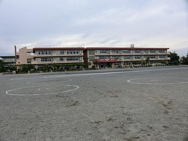 Primary school. Until the fan Elementary School 1150m
