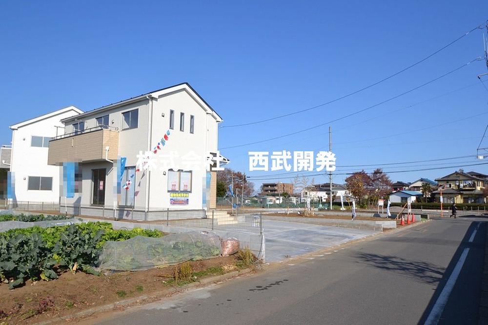 Local photos, including front road. 1 Building site (December 2013) Shooting
