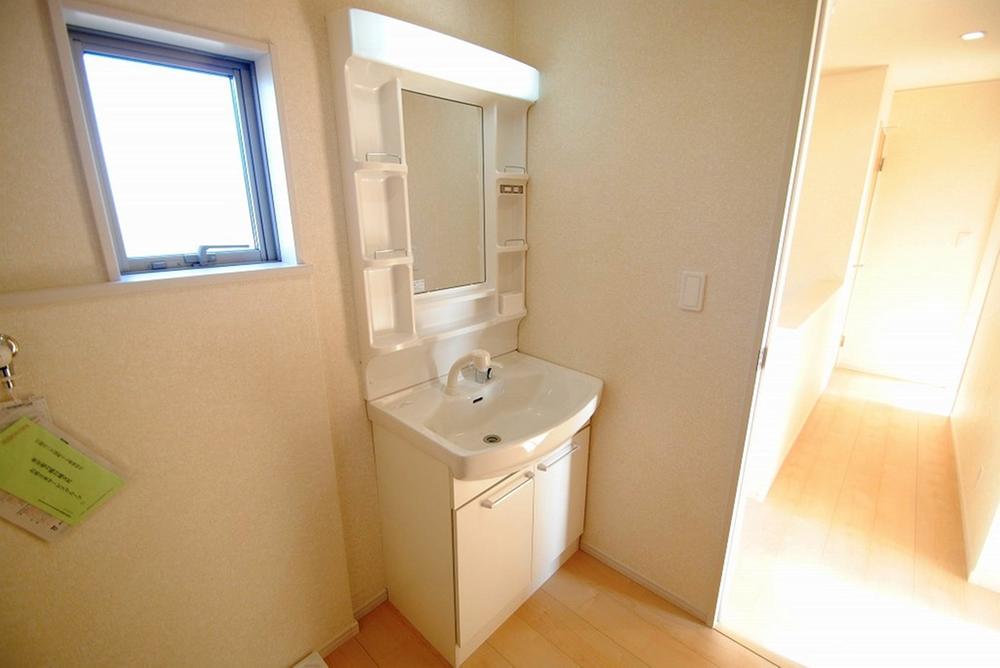 Wash basin, toilet. 1 Building room (12 May 2013) Shooting