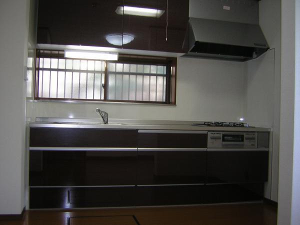 Kitchen. It was system Kitchen exchange. Storage of under the sink is out Ease sliding