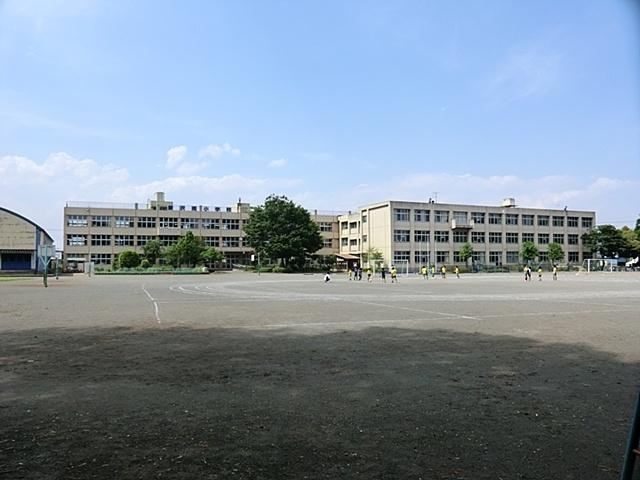 Junior high school. Kamifujisawa 810m until junior high school