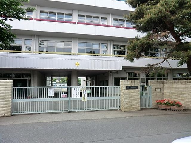 Primary school. Fujisawakita until elementary school 810m