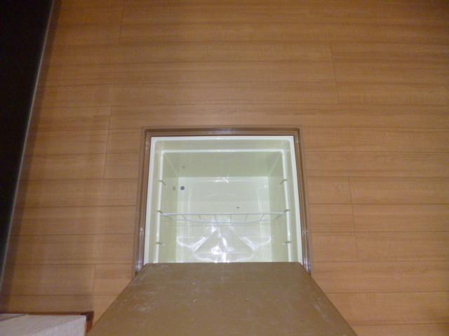 Kitchen. Underfloor Storage